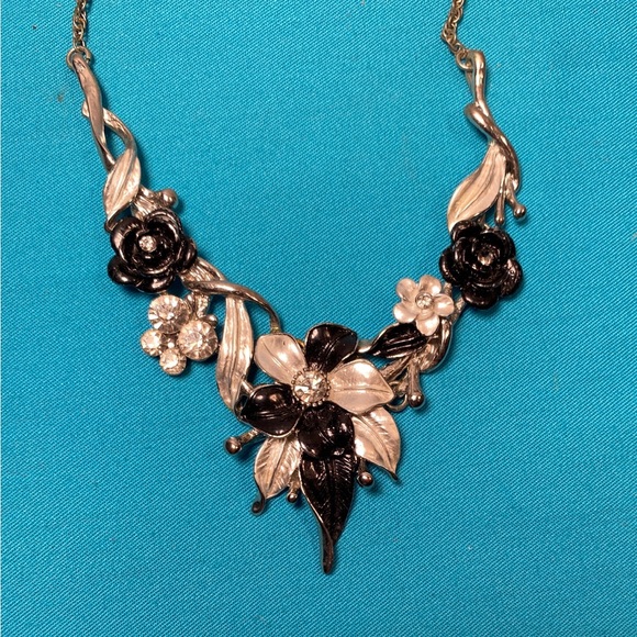 Vintage Statement Necklaces - Picture 4 of 9